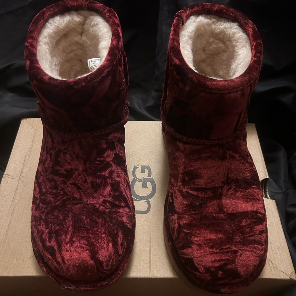 W Classic Mini Crushed Velvet Uggs (Rare)